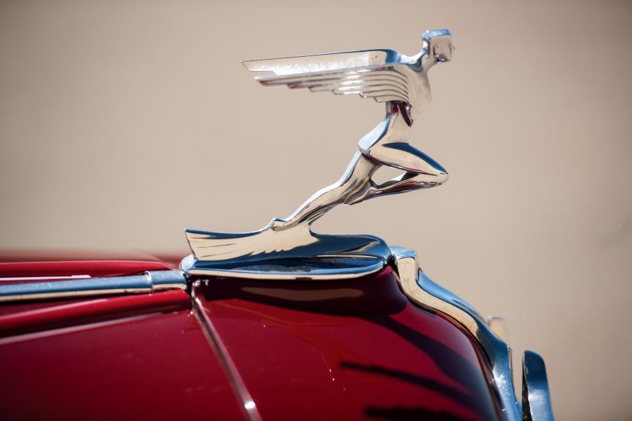Логотип Auburn 8-100A Custom Dual Ratio Cabriolet 1932 года  (фото 13 из 35)